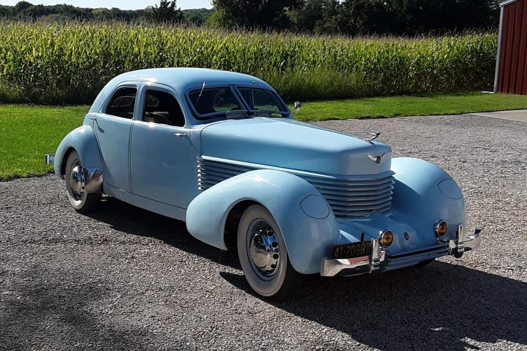 1937 Cord 810 & 812 - Image 8 of 31