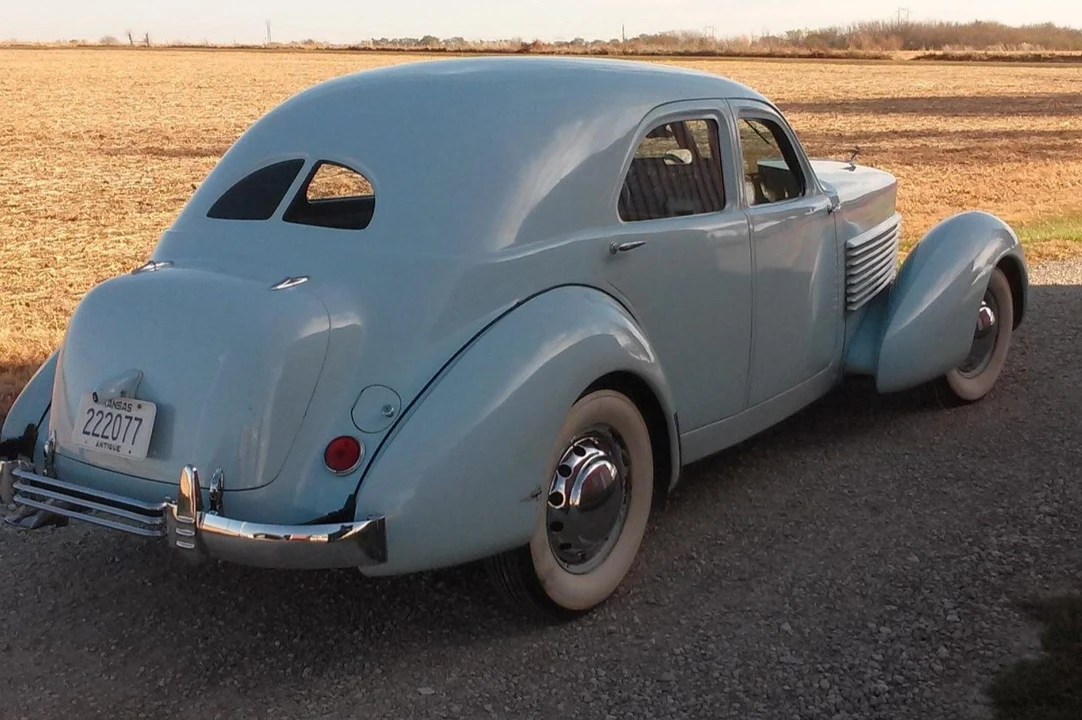 1937 Cord 810 & 812 - Image 7 of 31