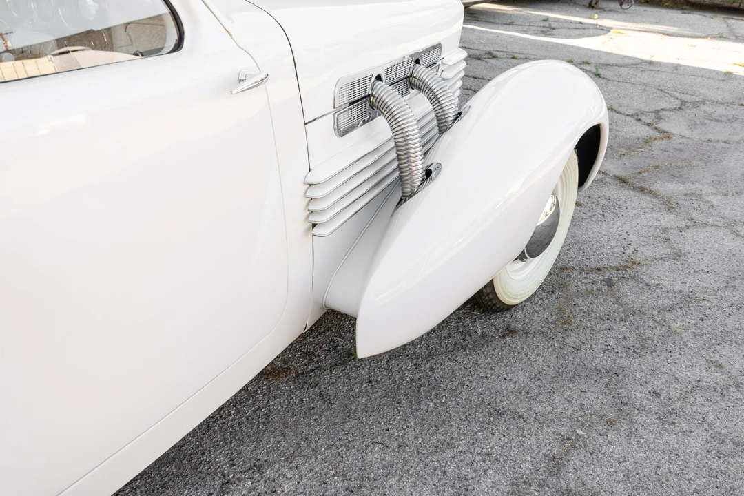 1937 Cord 810 & 812 - Image 17 of 31