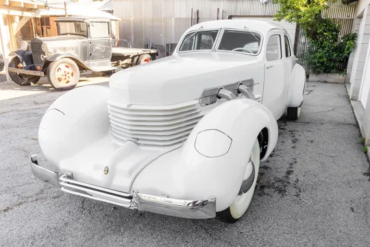 1937 Cord 810 & 812 - Image 2 of 31