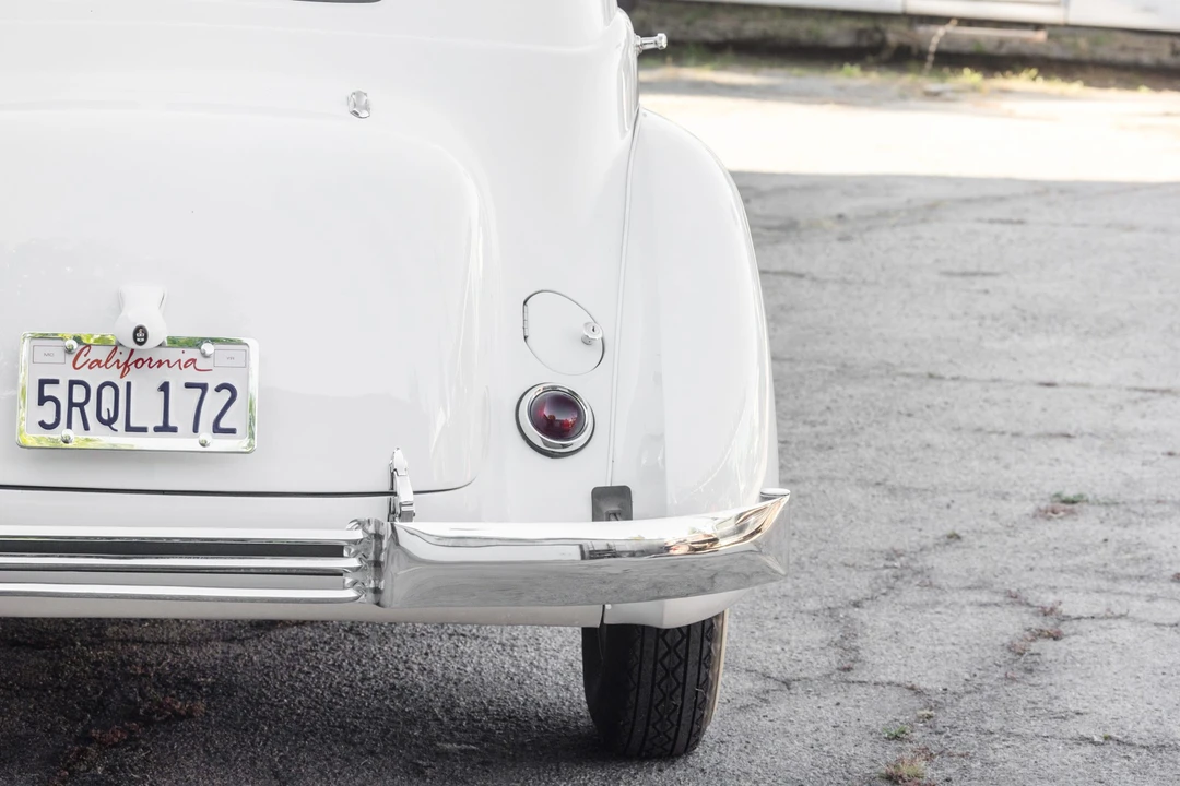 1937 Cord 810 & 812 - Image 15 of 31