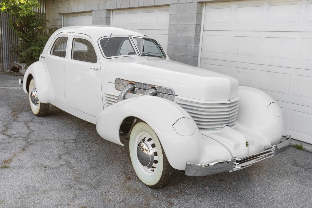 1937 Cord 810 & 812 - Image 1 of 31