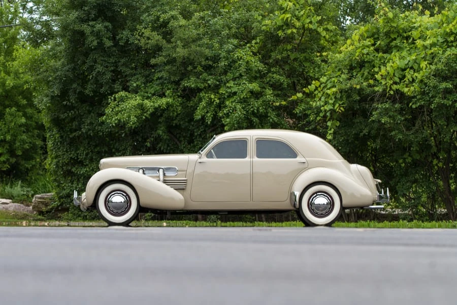 1937 Cord 810 & 812 - Image 2 of 12