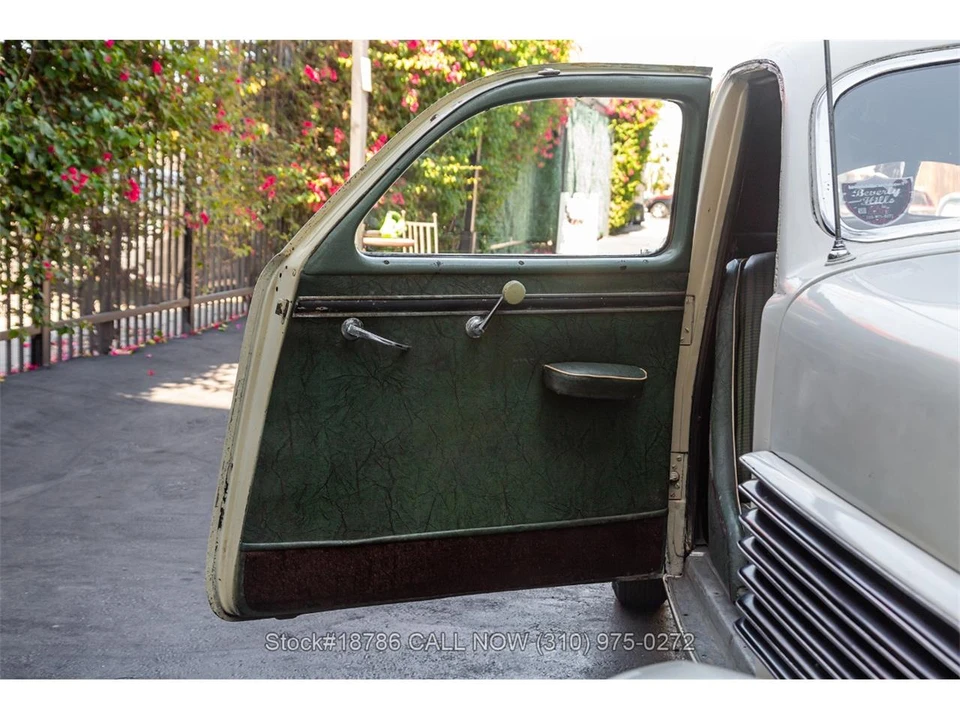 1937 Cord 810 & 812 - Image 24 of 31