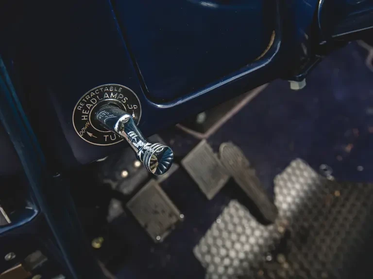 1937 Cord 810 & 812 - Image 15 of 31