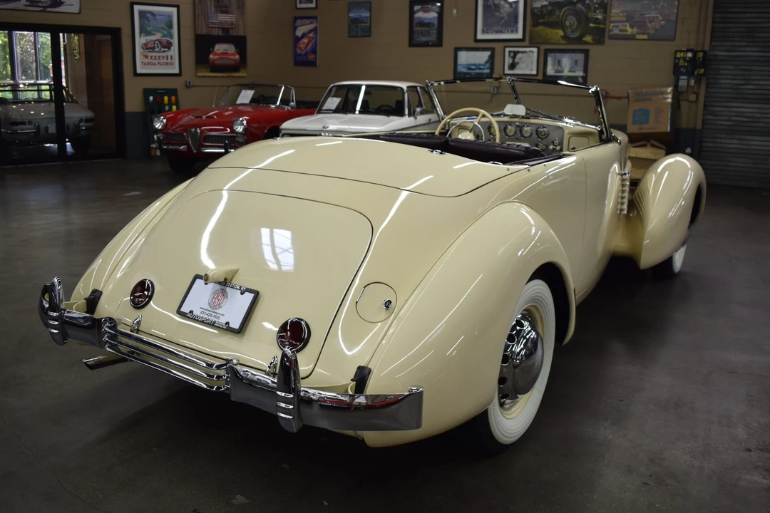 1937 Cord 810 & 812 - Image 25 of 31