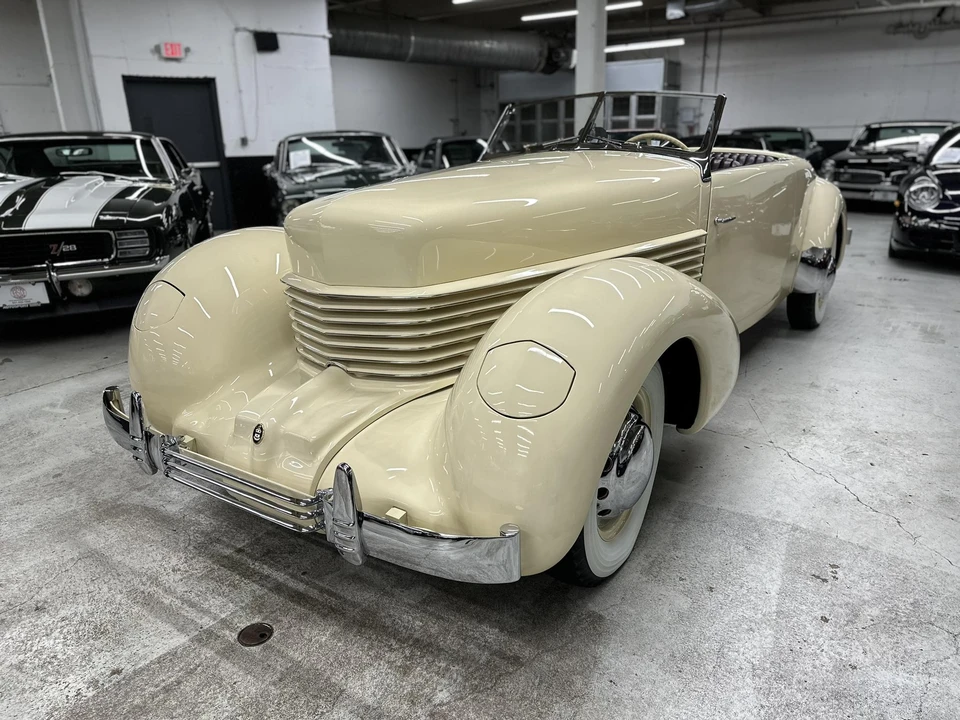 1937 Cord 810 & 812 - Image 15 of 31