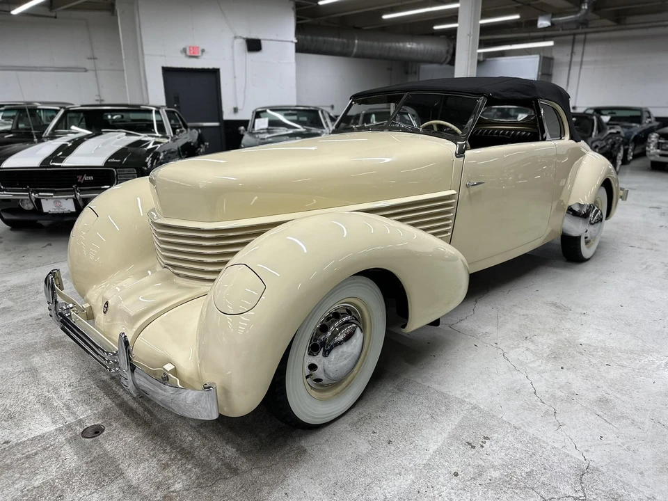 1937 Cord 810 & 812 - Image 23 of 31