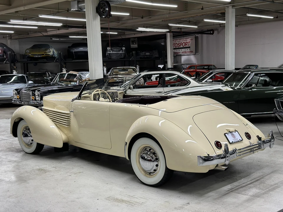 1937 Cord 810 & 812 - Image 17 of 31