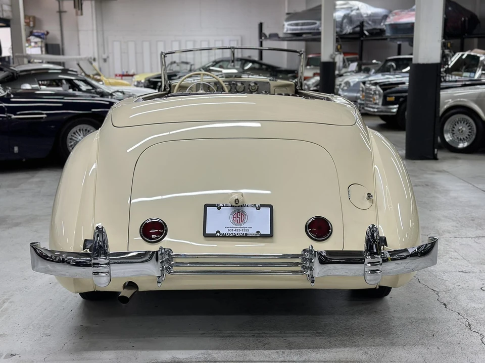 1937 Cord 810 & 812 - Image 18 of 31