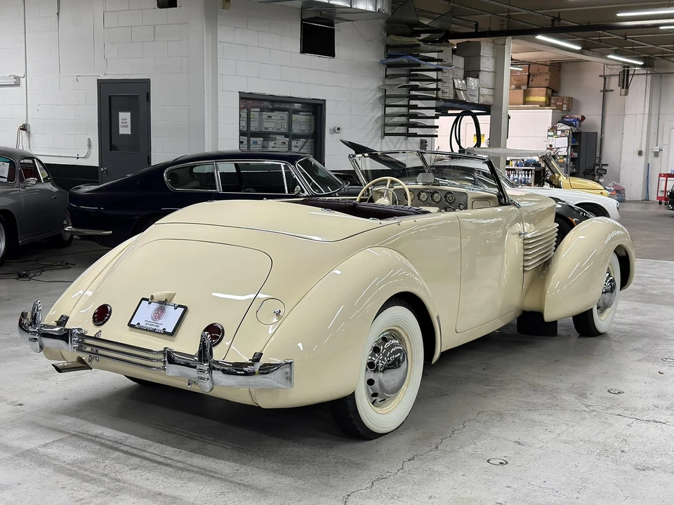 1937 Cord 810 & 812 - Image 19 of 31