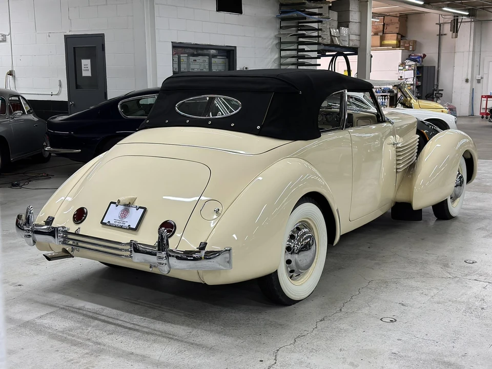 1937 Cord 810 & 812 - Image 27 of 31