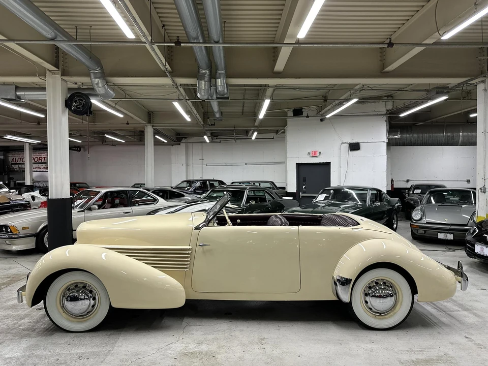 1937 Cord 810 & 812 - Image 16 of 31