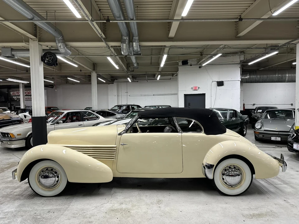1937 Cord 810 & 812 - Image 24 of 31