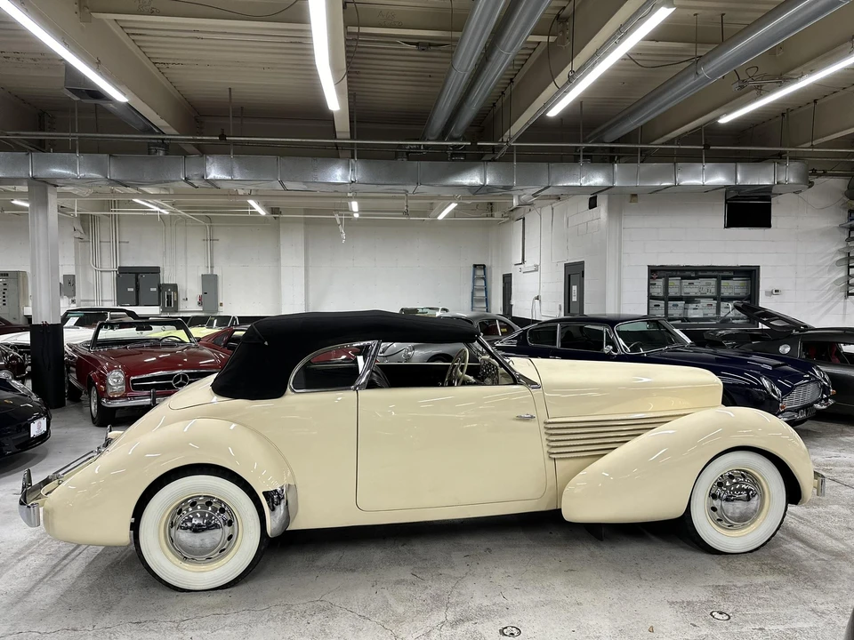 1937 Cord 810 & 812 - Image 28 of 31