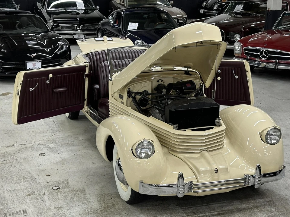 1937 Cord 810 & 812 - Image 31 of 31