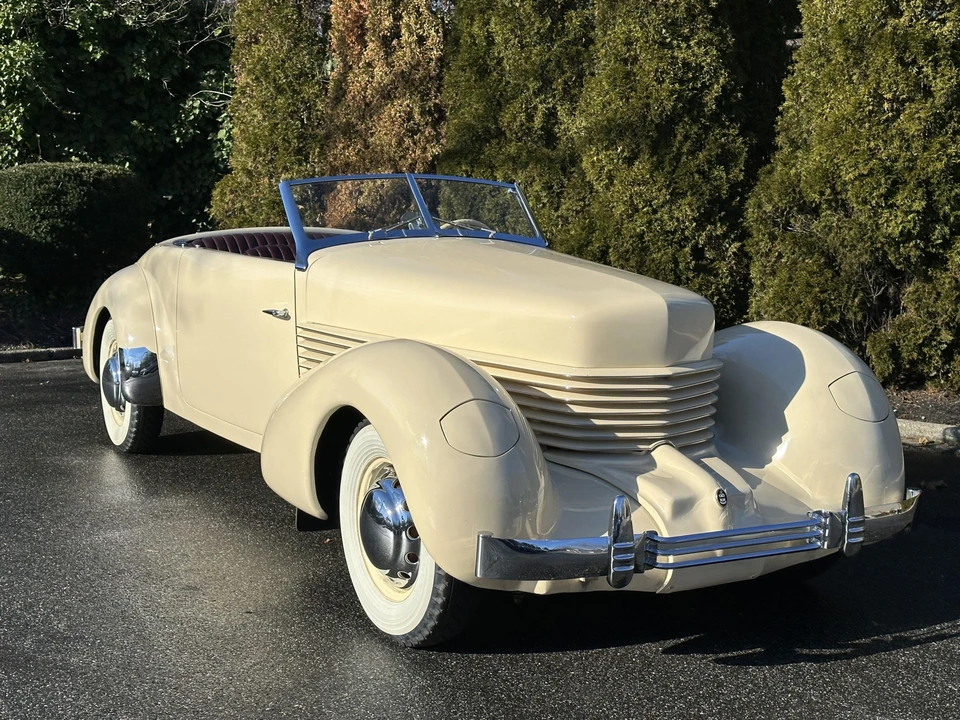1937 Cord 810 & 812 - Image 2 of 31