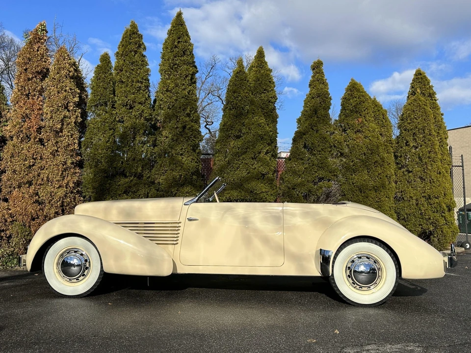 1937 Cord 810 & 812 - Image 10 of 31