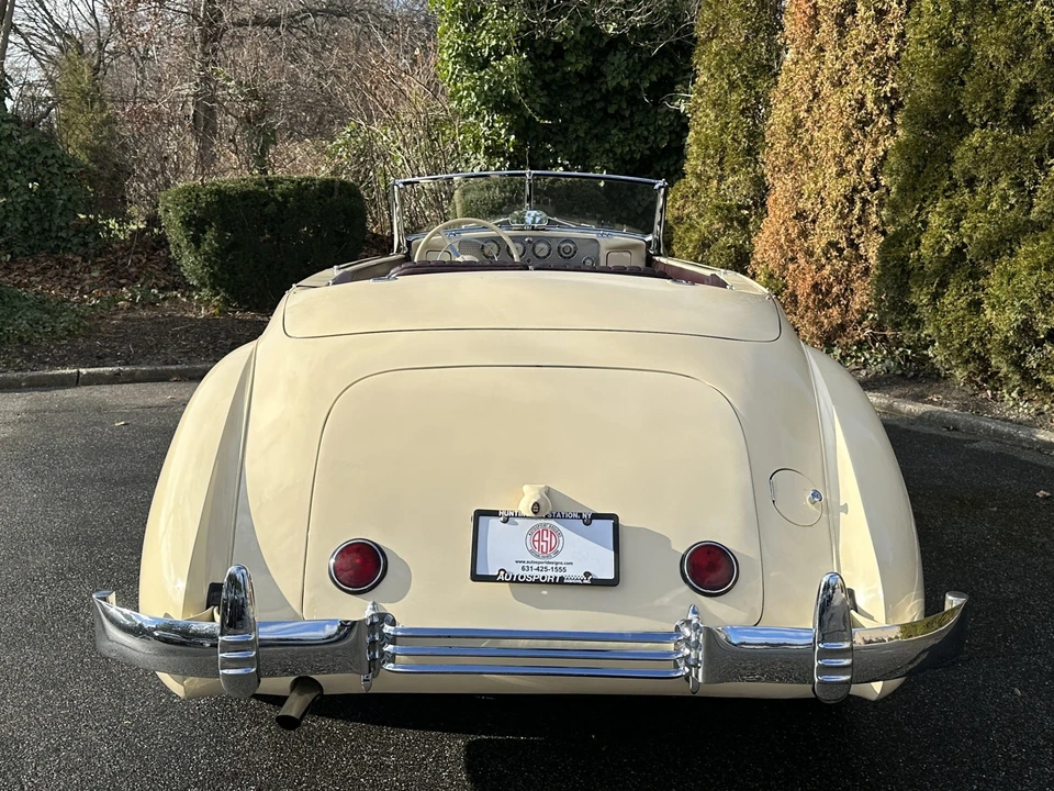 1937 Cord 810 & 812 - Image 18 of 31