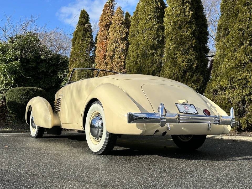 1937 Cord 810 & 812 - Image 15 of 31