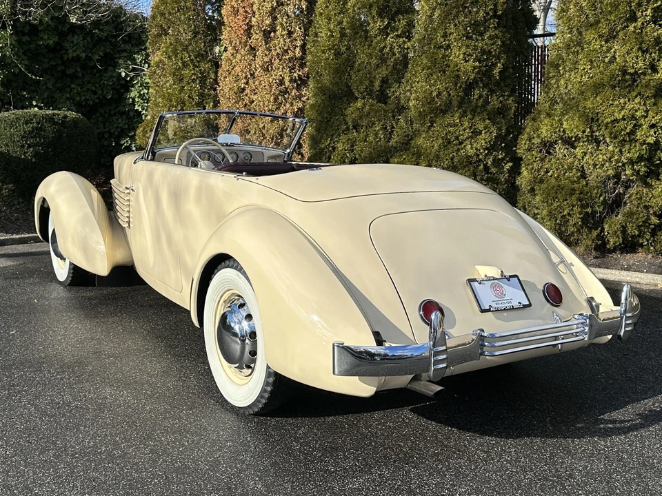 1937 Cord 810 & 812 - Image 16 of 31