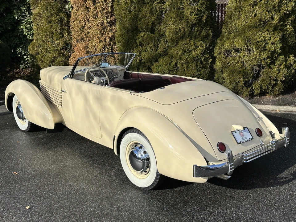 1937 Cord 810 & 812 - Image 14 of 31