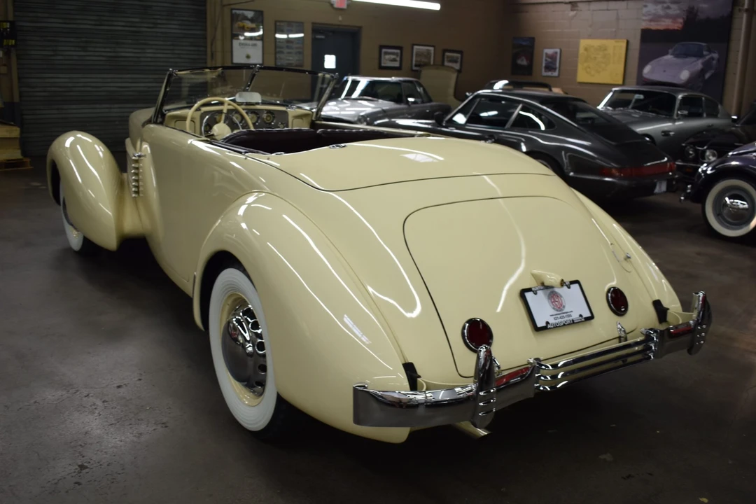 1937 Cord 810 & 812 - Image 27 of 31