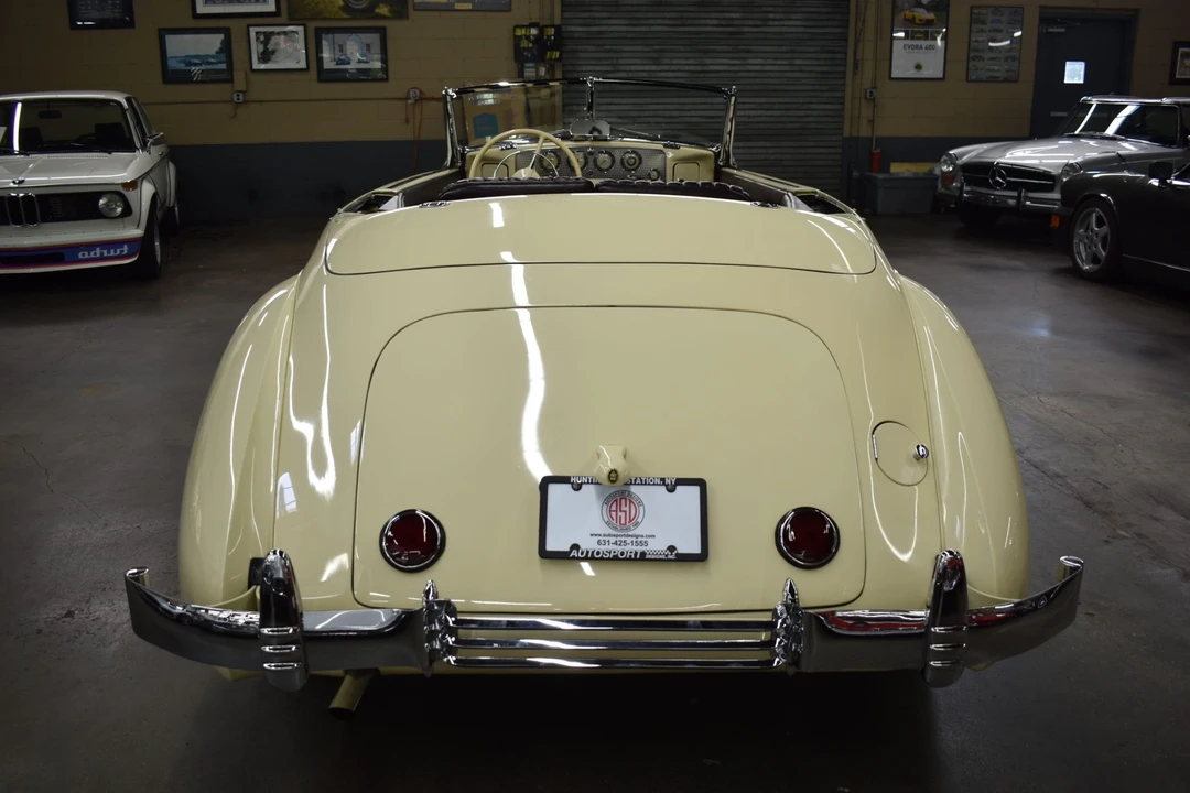 1937 Cord 810 & 812 - Image 26 of 31