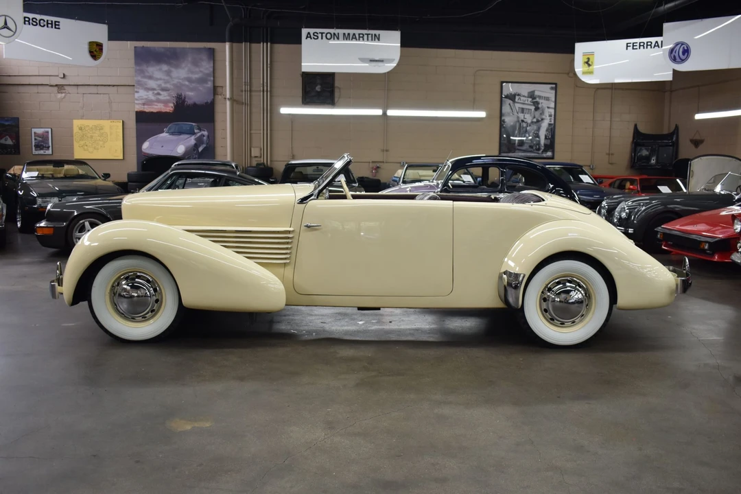 1937 Cord 810 & 812 - Image 28 of 31