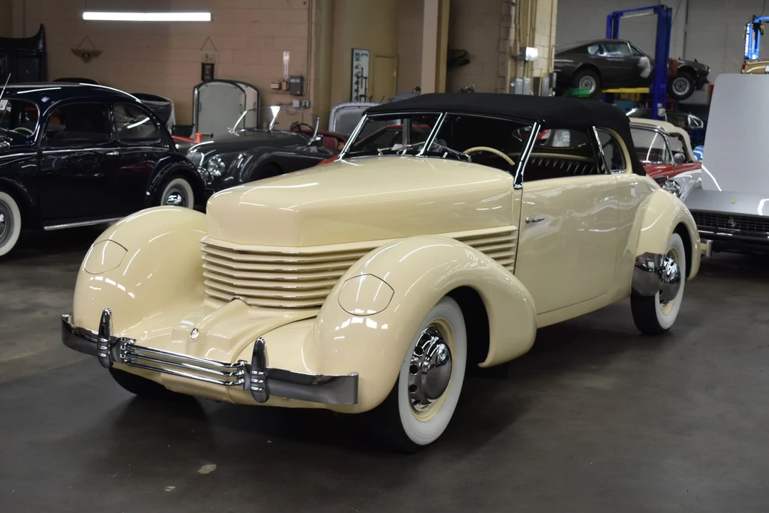 1937 Cord 810 & 812 - Image 29 of 31