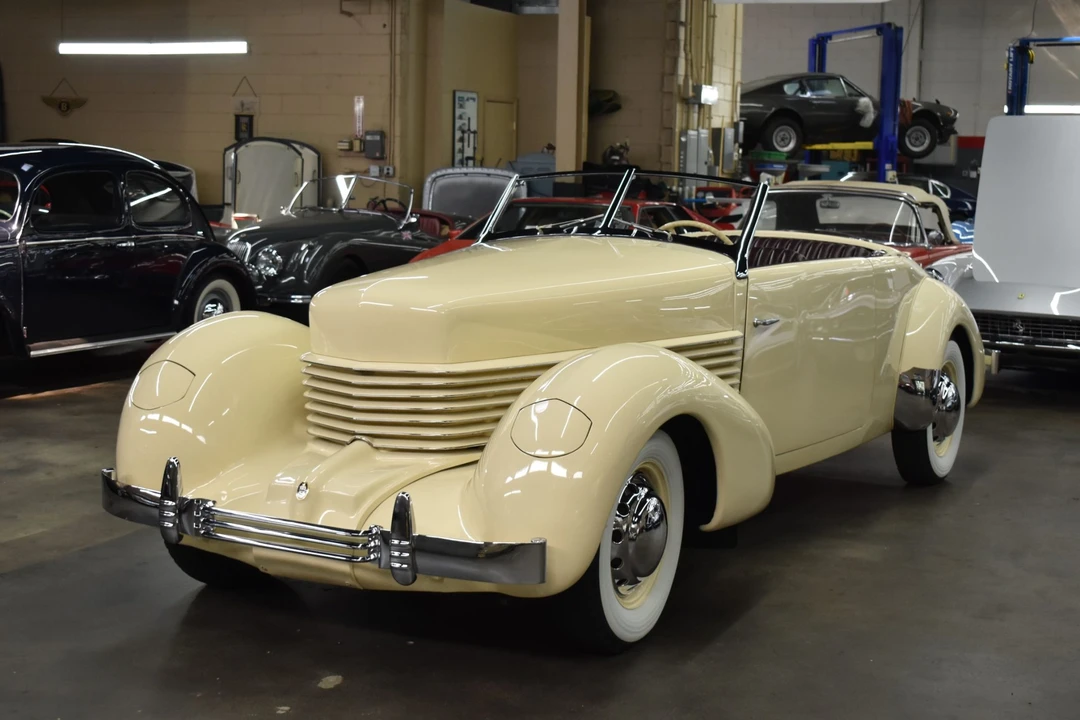1937 Cord 810 & 812 - Image 21 of 31