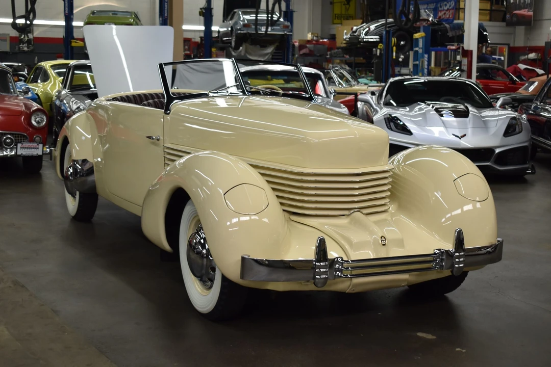 1937 Cord 810 & 812 - Image 23 of 31