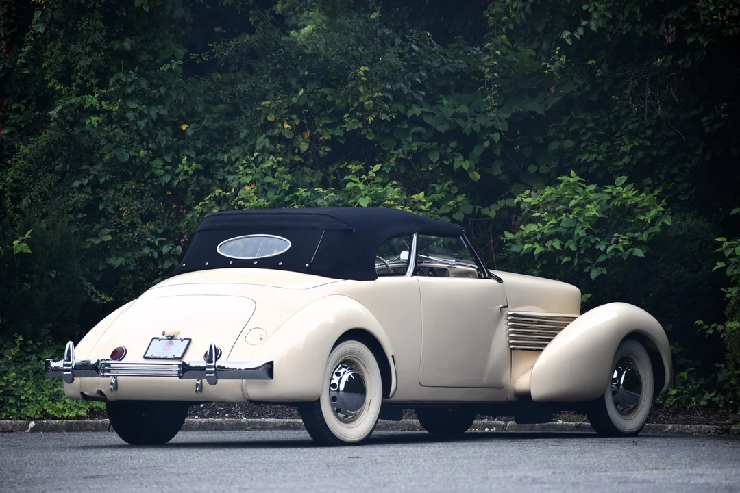 1937 Cord 810 & 812 - Image 14 of 31