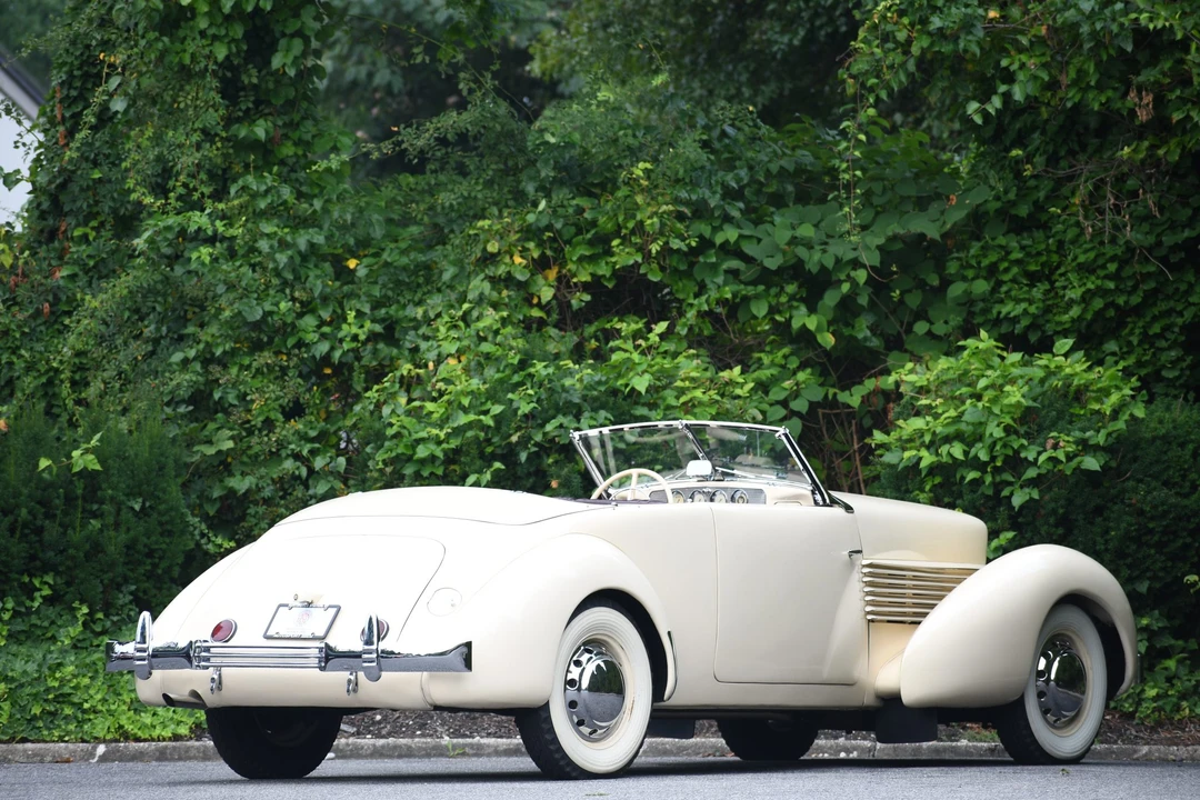 1937 Cord 810 & 812 - Image 8 of 31