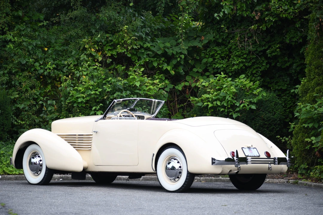 1937 Cord 810 & 812 - Image 6 of 31