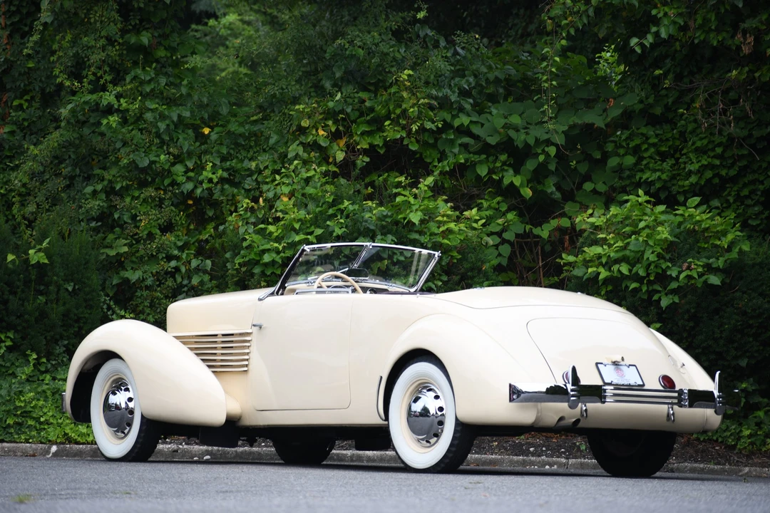 1937 Cord 810 & 812 - Image 7 of 31