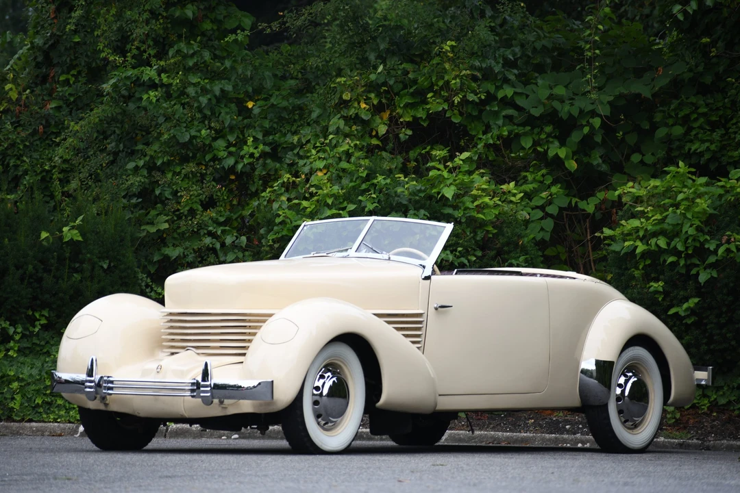 1937 Cord 810 & 812 - Image 2 of 31
