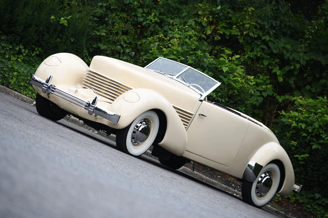 1937 Cord 810 & 812 - Image 13 of 31