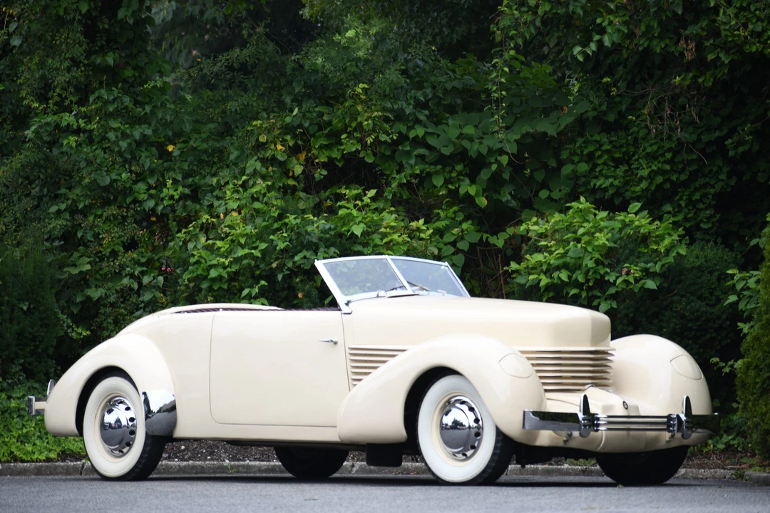 1937 Cord 810 & 812 - Image 9 of 31
