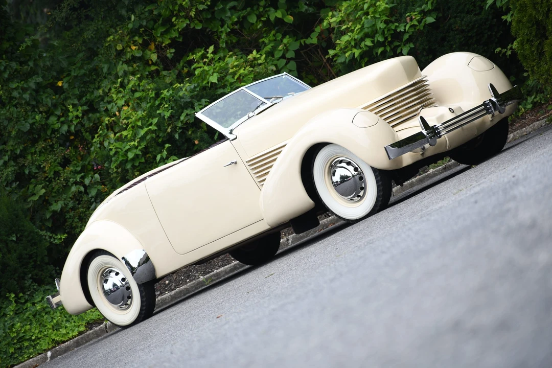 1937 Cord 810 & 812 - Image 12 of 31