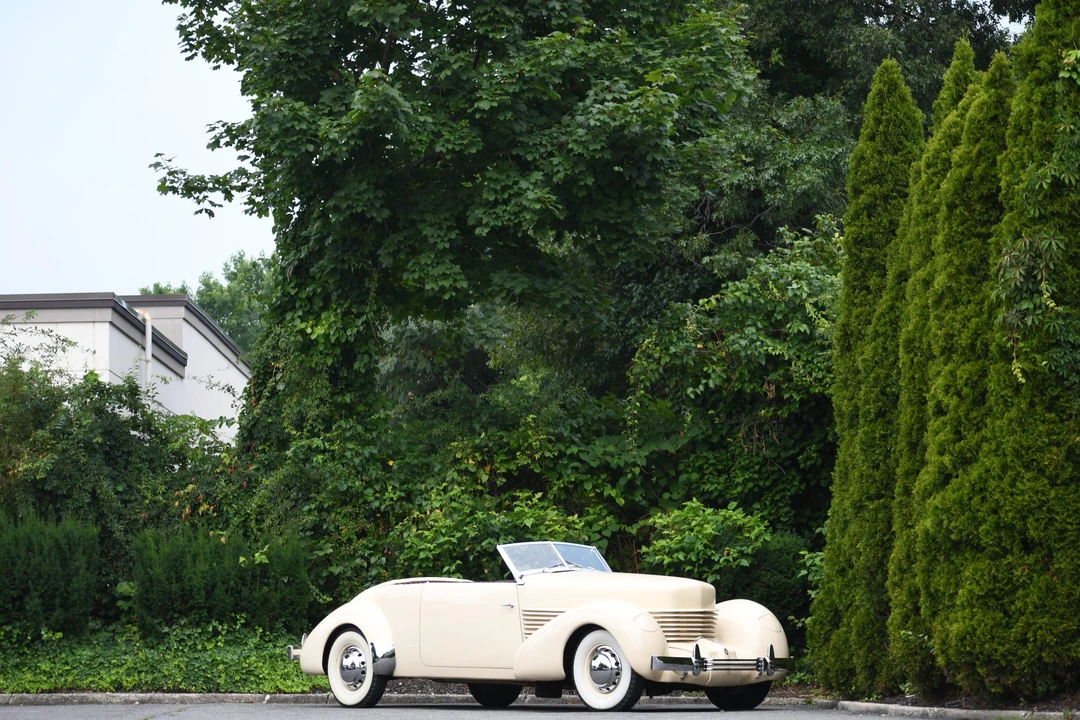 1937 Cord 810 & 812 - Image 11 of 31