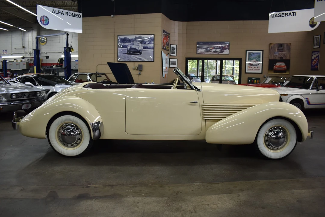 1937 Cord 810 & 812 - Image 24 of 31