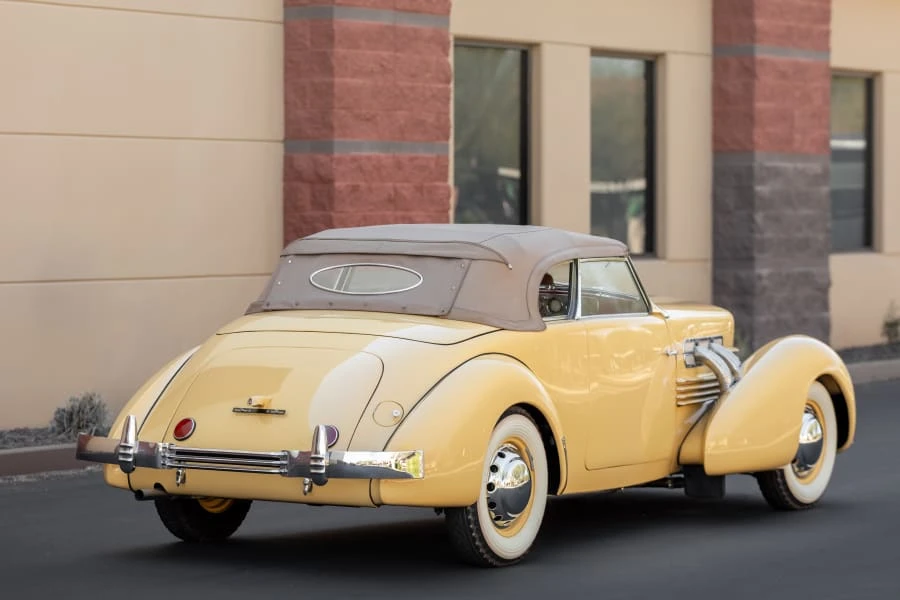 1937 Cord 810 & 812 - Image 28 of 31