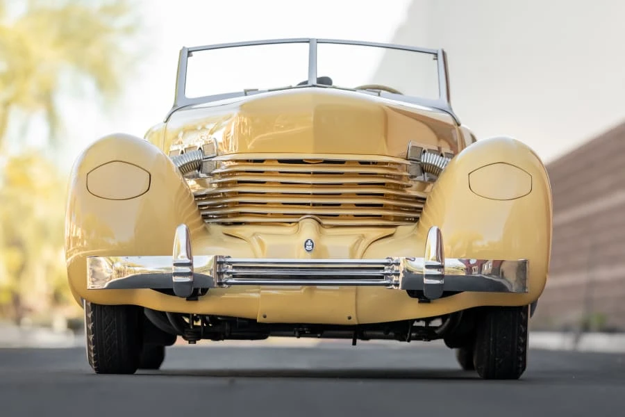 1937 Cord 810 & 812 - Image 4 of 31