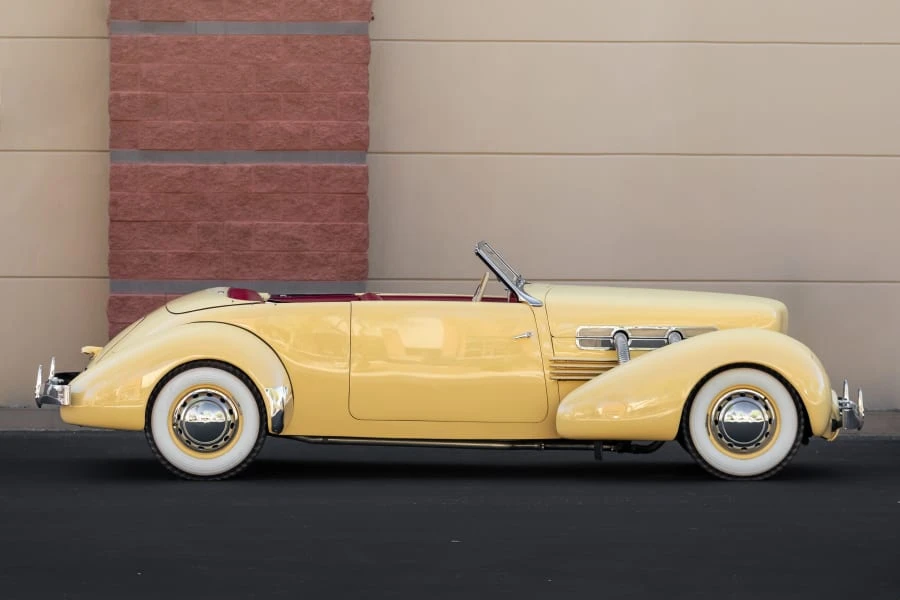 1937 Cord 810 & 812 - Image 2 of 31