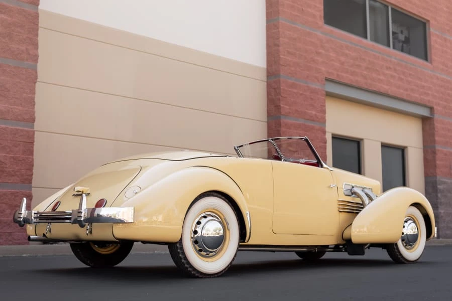 1937 Cord 810 & 812 - Image 17 of 31