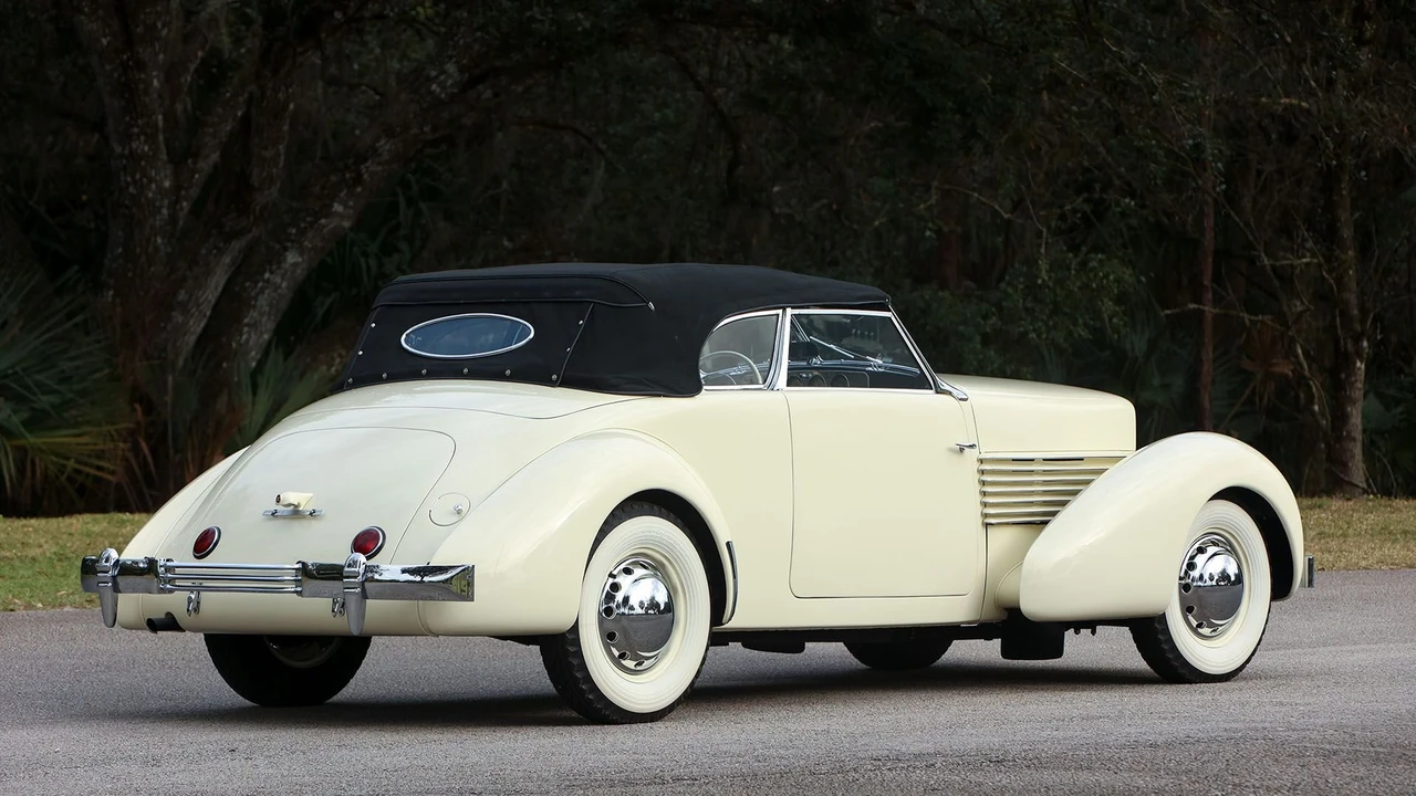 1937 Cord 810 & 812 - Image 4 of 31