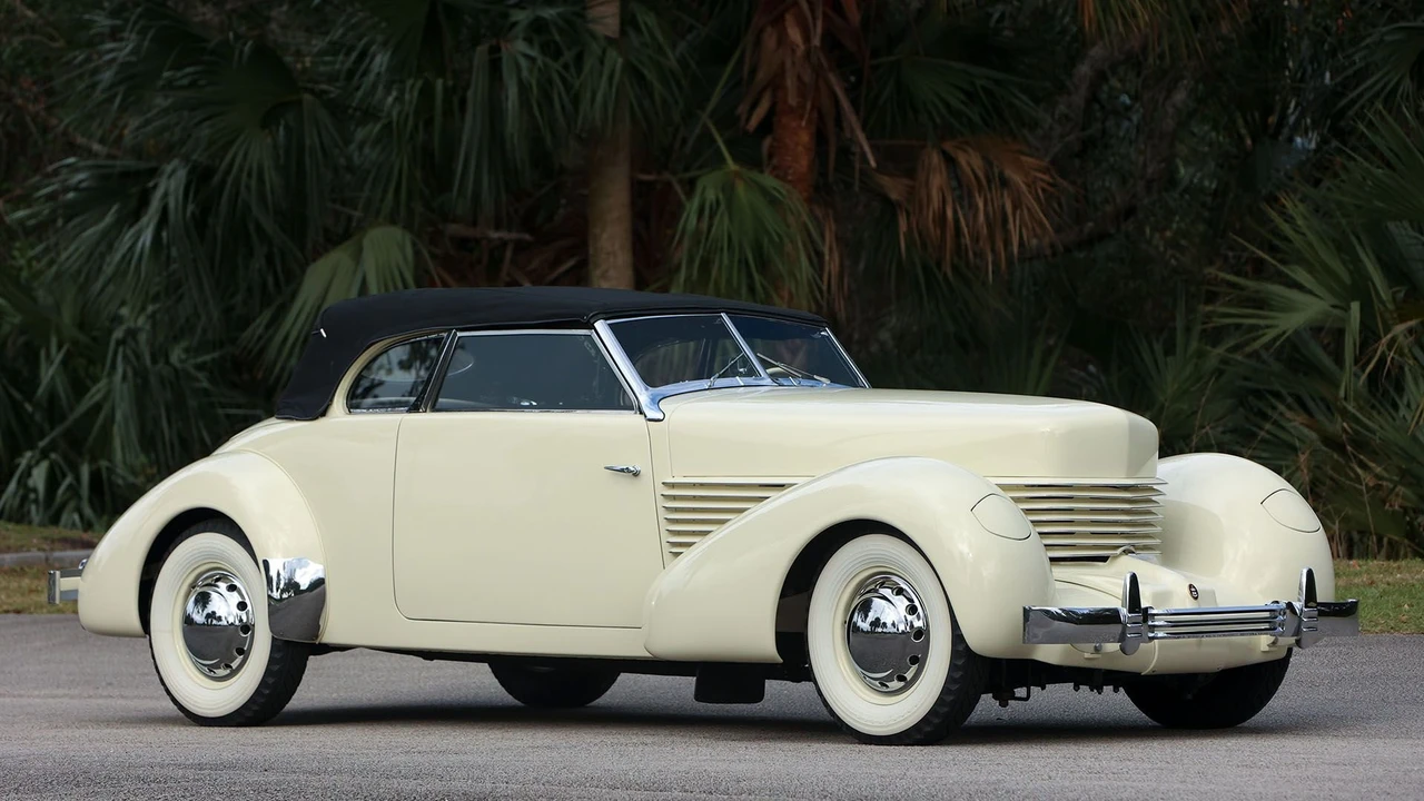 1937 Cord 810 & 812 - Image 16 of 31