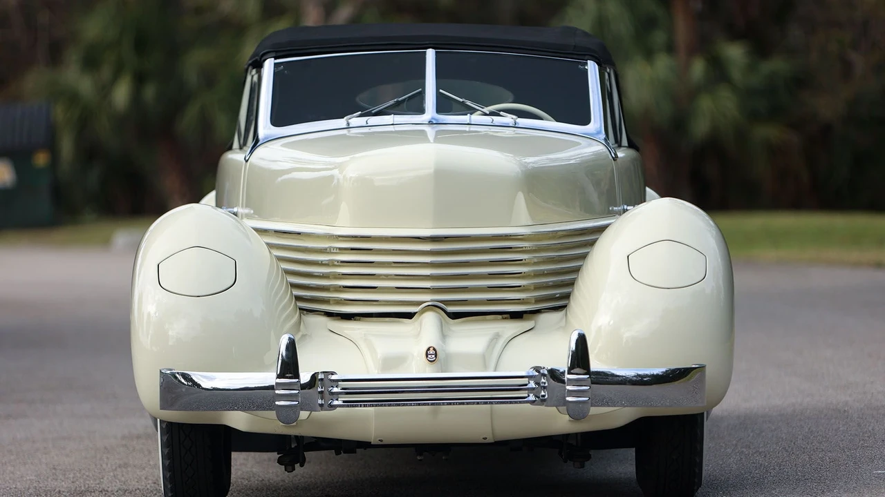 1937 Cord 810 & 812 - Image 13 of 31