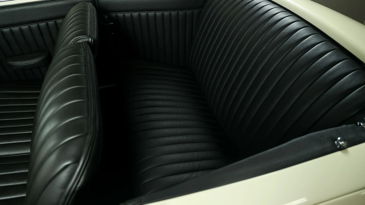 1937 Cord 810 & 812 - Image 23 of 31